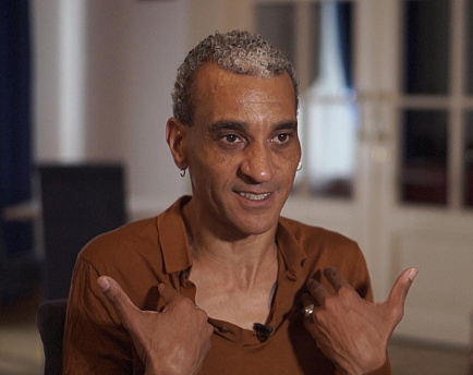 Patrick de Bana – about teachers, the artist's mission and a shelter for dogs and horses Patrick de Bana – about teachers, the artist's mission and a shelter for dogs and horses